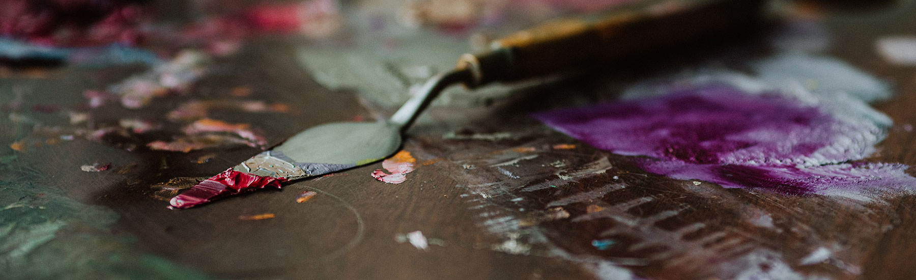 Photo of a palette knife with paint